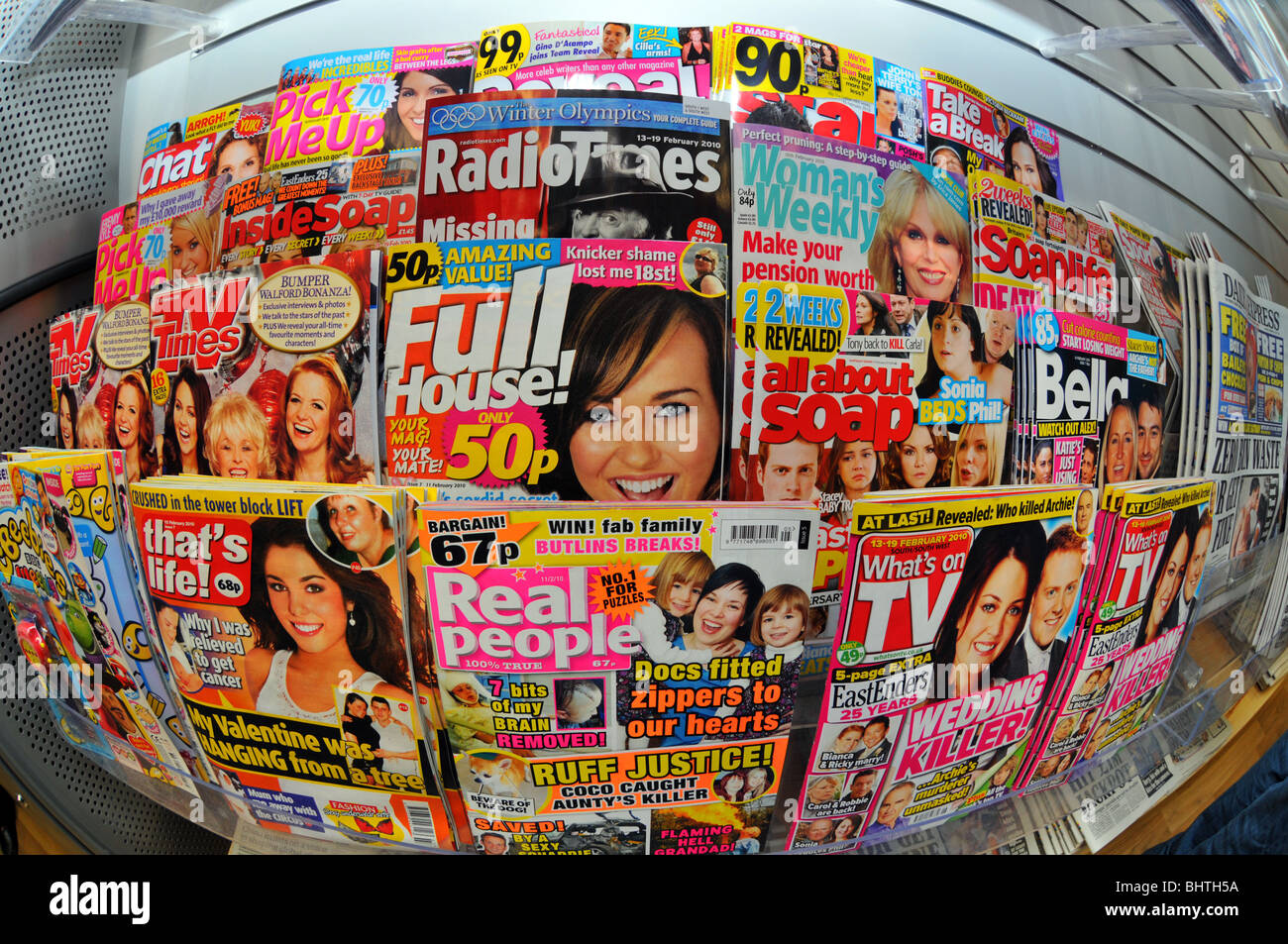 Magazine rack in newsagent shop hi-res stock photography and images - Alamy