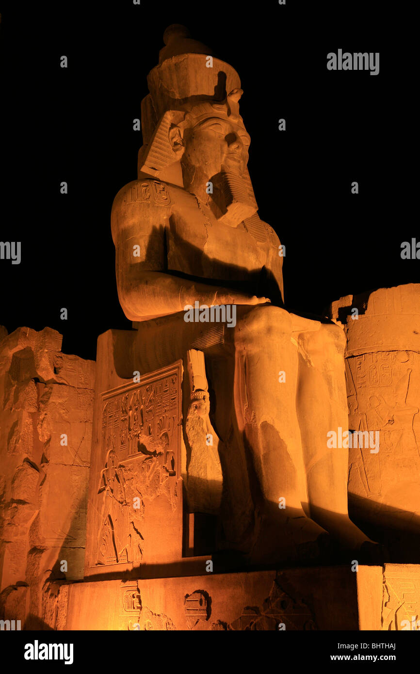 Sitting Ramesses II colossus inside Luxor Temple at night in Luxor ...