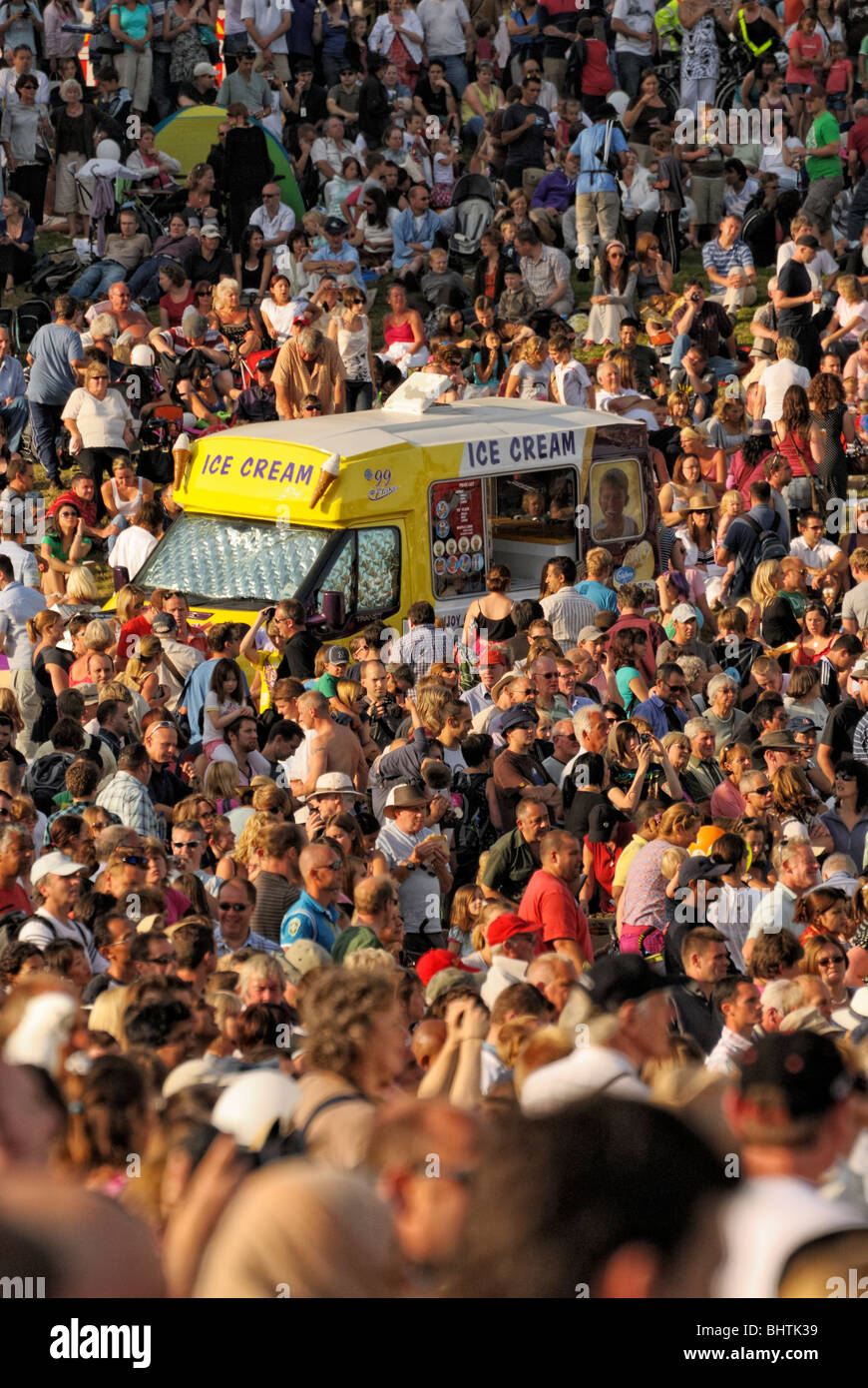 A huge throng of people surrounding an Ice cream van at  Bristol balloon fiesta. Stock Photo