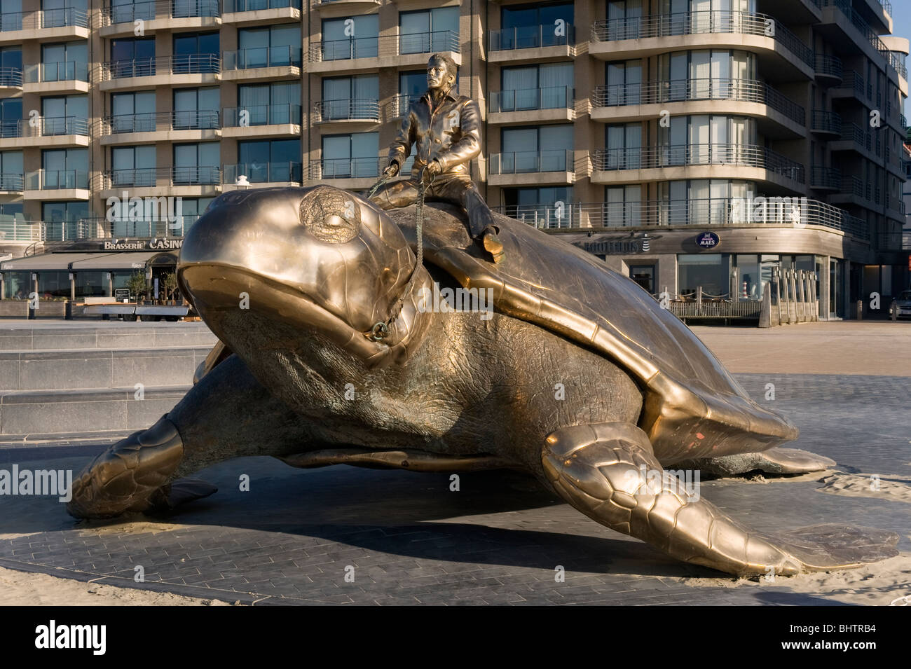 Nieuwpoort, Gilded Statue, Belgium Stock Photo Alamy