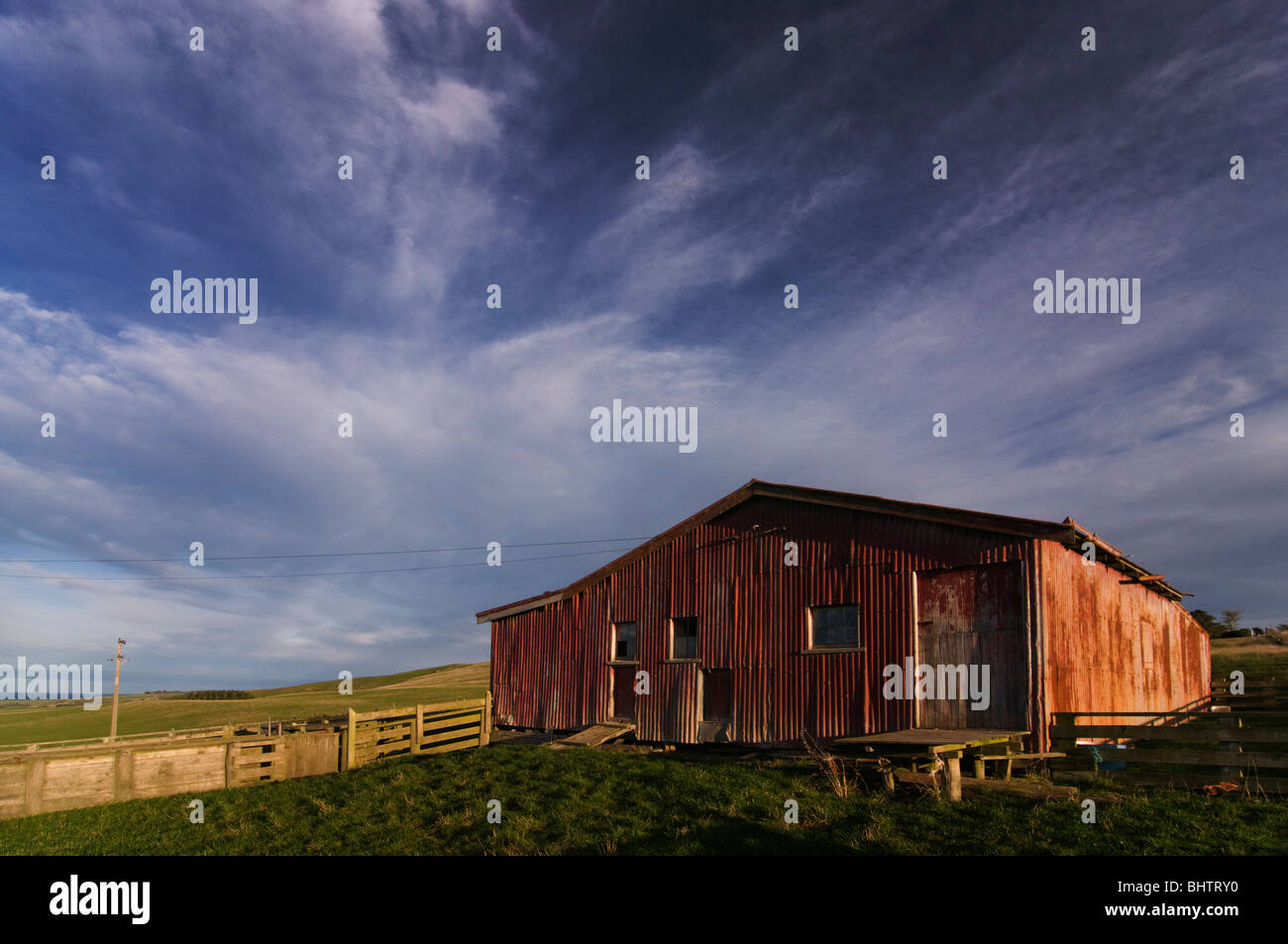 Untidy farm hi-res stock photography and images - Alamy