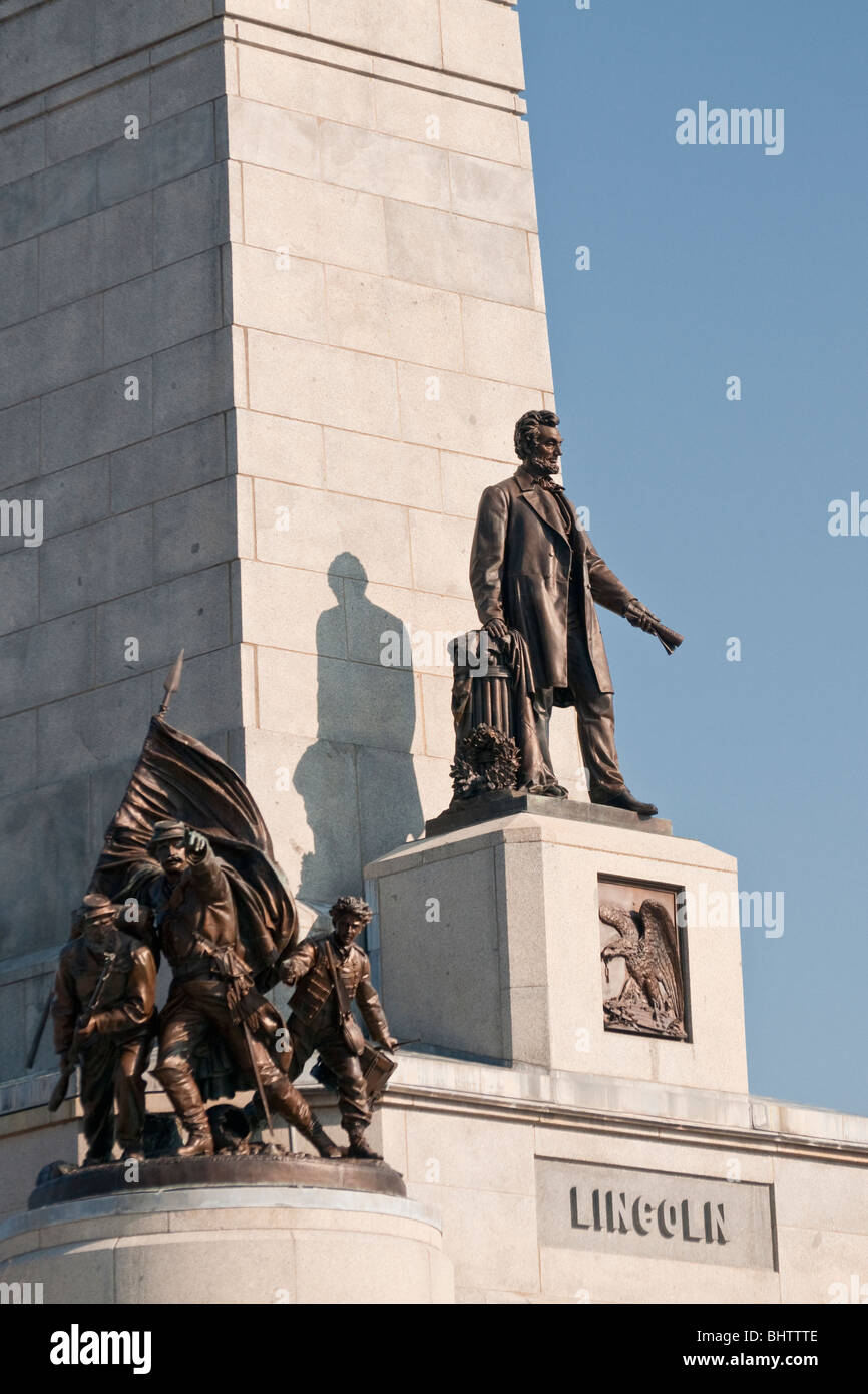 Heroic statues on Lincoln Tomb in Springfield, Illinois Stock Photo Alamy