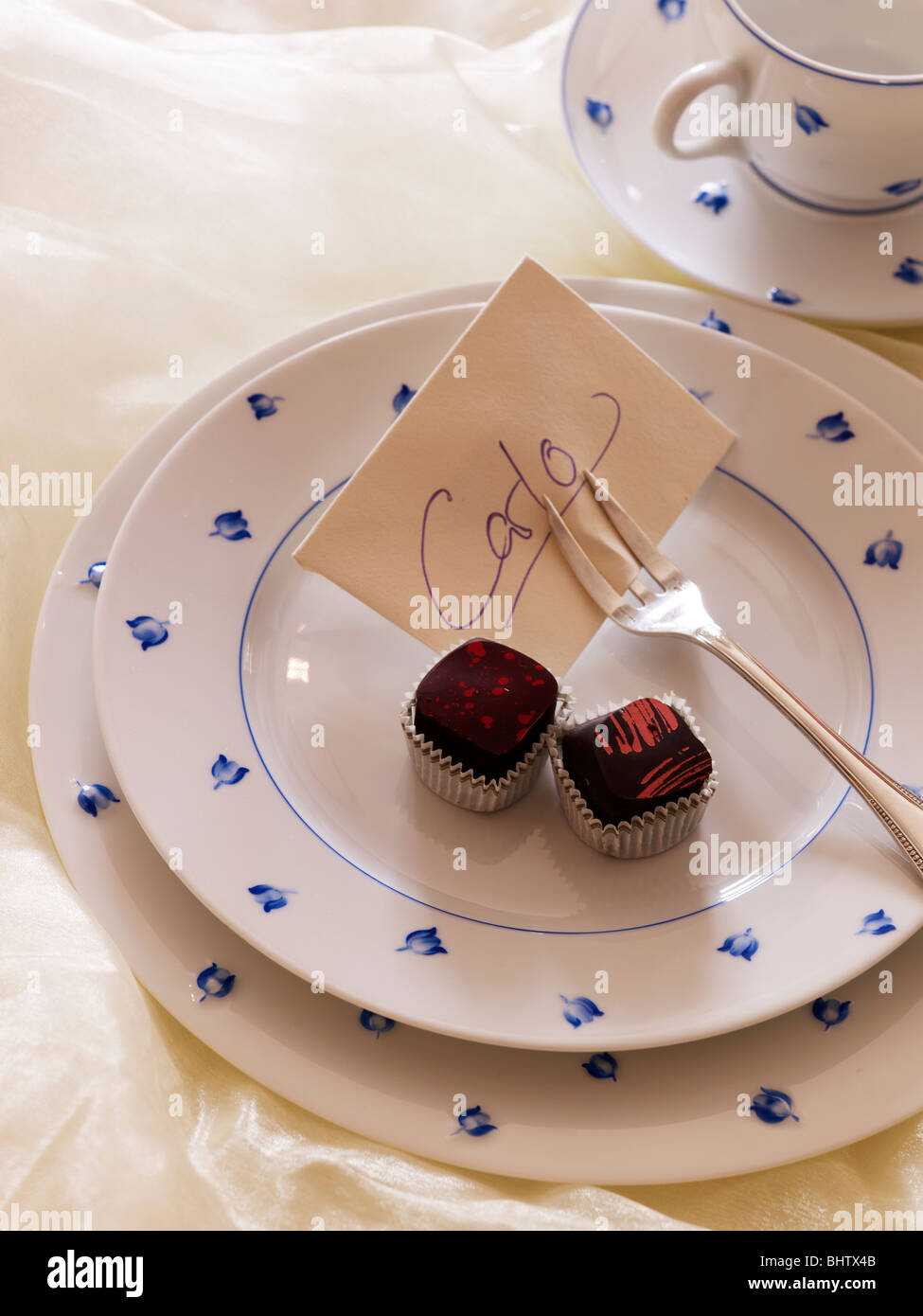 Dinner plate with chocolates and name tag Stock Photo Alamy