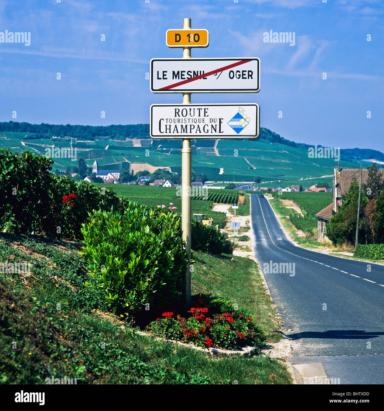 Route Touristique du Champagne scenic road and Le Menil s/Oger Stock