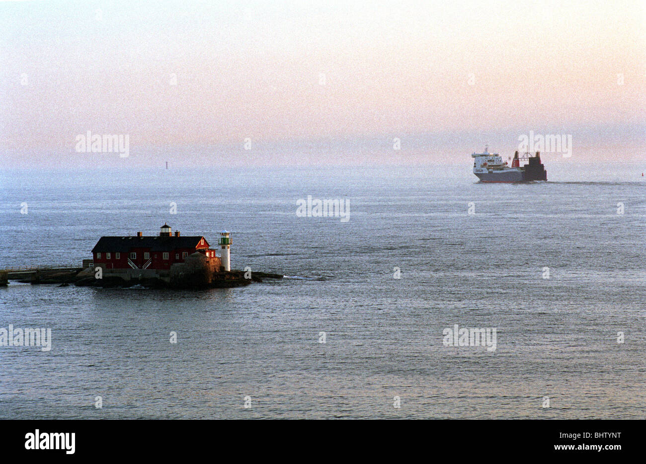 Ship signal light hires stock photography and images Alamy
