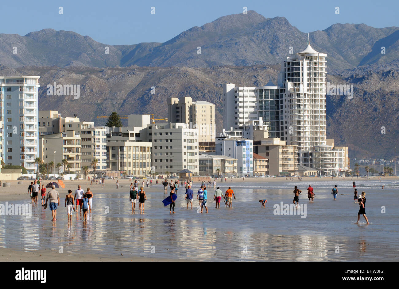 Seafront t properties hires stock photography and images Alamy