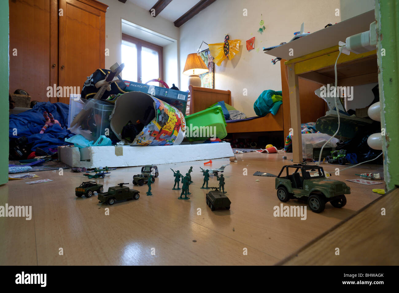 Cluttered house hi-res stock photography and images - Alamy