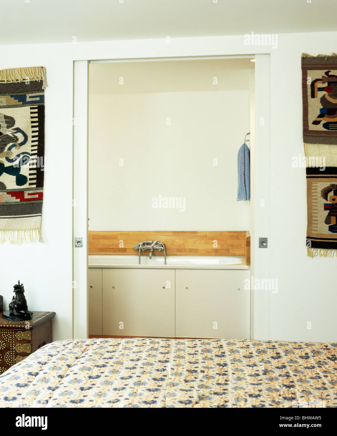 Bedroom with sliding doors to en-suite bathroom Stock Photo - Alamy