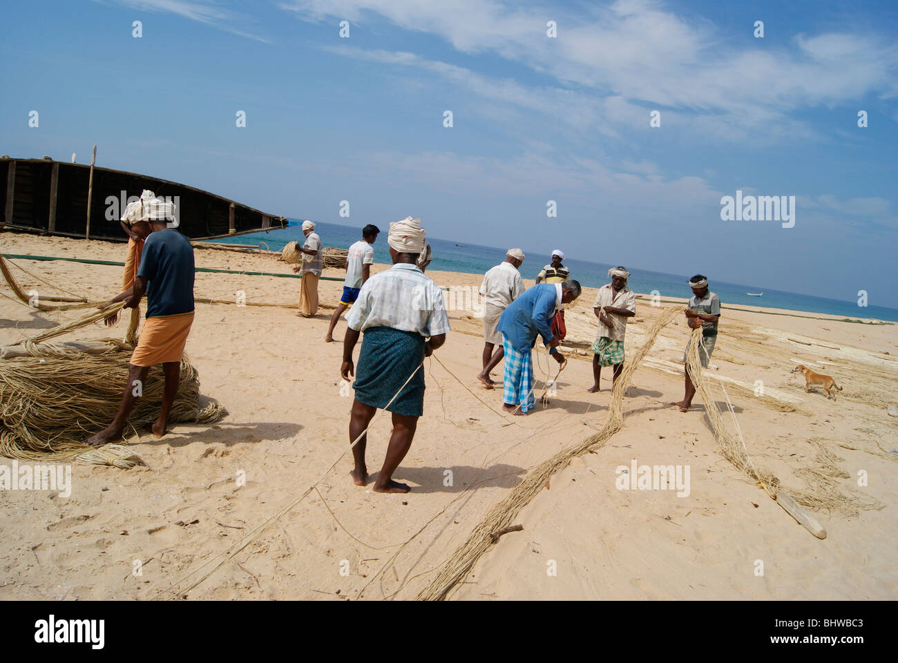 Weaving fishingnets hi-res stock photography and images - Alamy