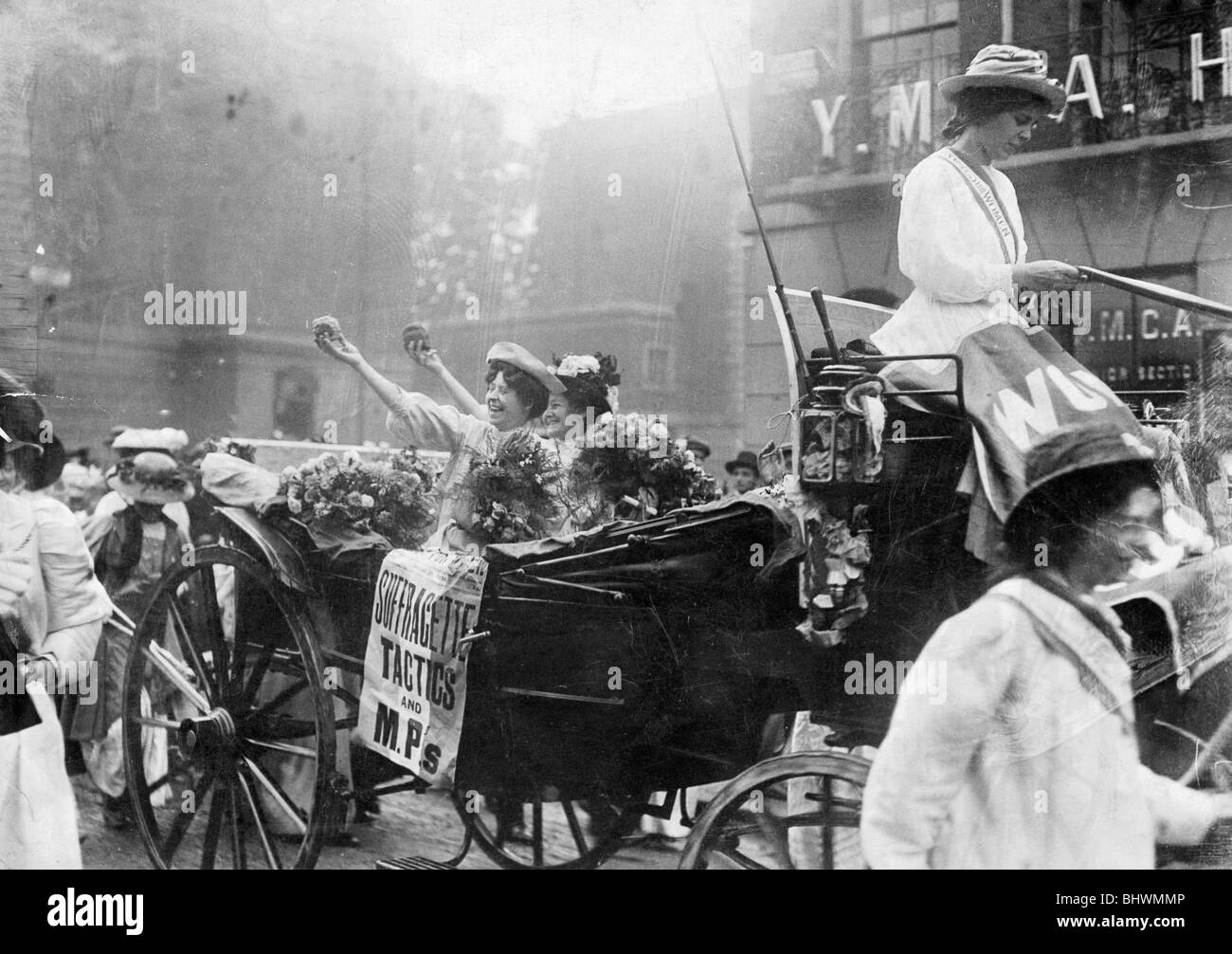 Mary Leigh and Edith New on their release from Holloway Gaol on August 1908. Artist: Unknown Stock Photo