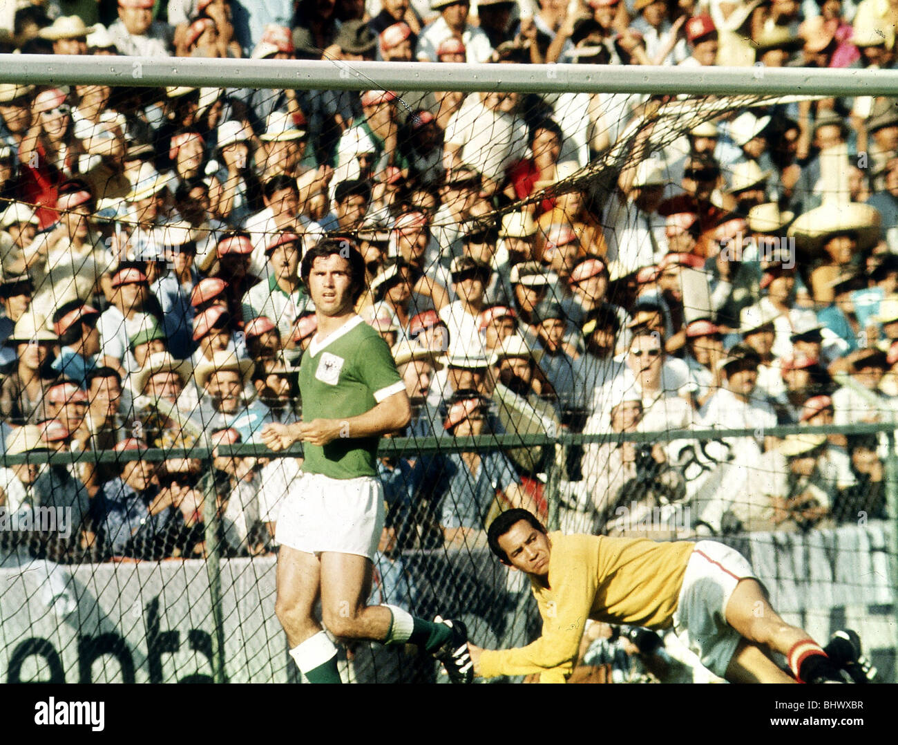 West Germany v Peru World Cup match at Estadio Nou Camp, León, 10th June 1970. Gerd Muller Final score: West Germany 3-1 Peru Stock Photo