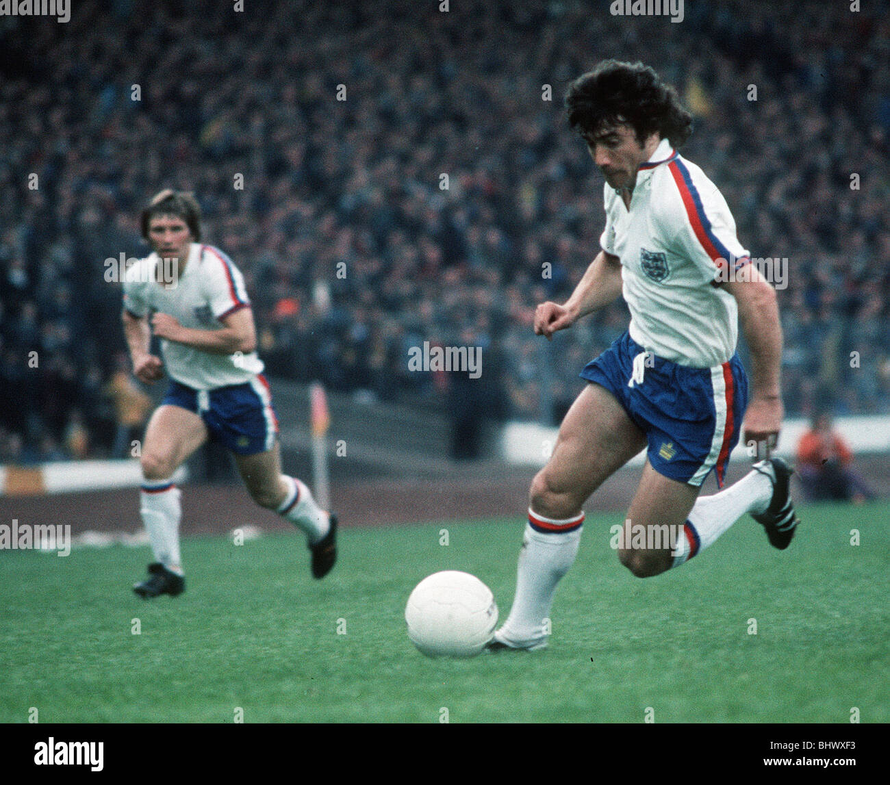 scotland-v-england-home-nations-cup-1976-kevin-keegan-football-fever-BHWXF3.jpg