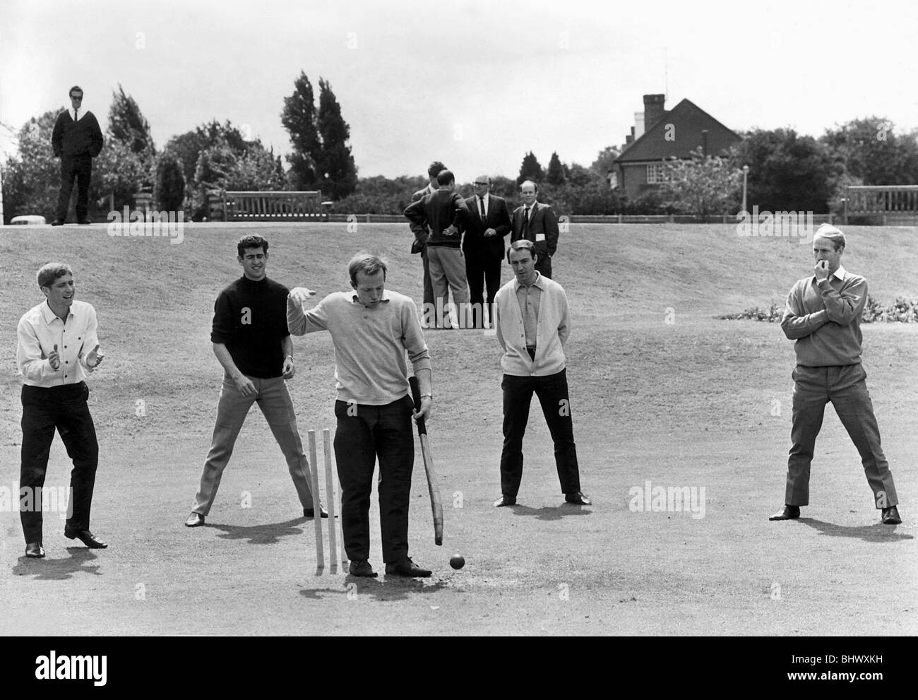 World Cup 1966 England Team July 1966 Enjoy a relaxing game of cricket at Bank of England sports ground on eve of World cup final L-R Alan Ball, Peter Bonetti, Nobby Stiles, Jimmy Greaves & Bobby Charlton Stock Photo