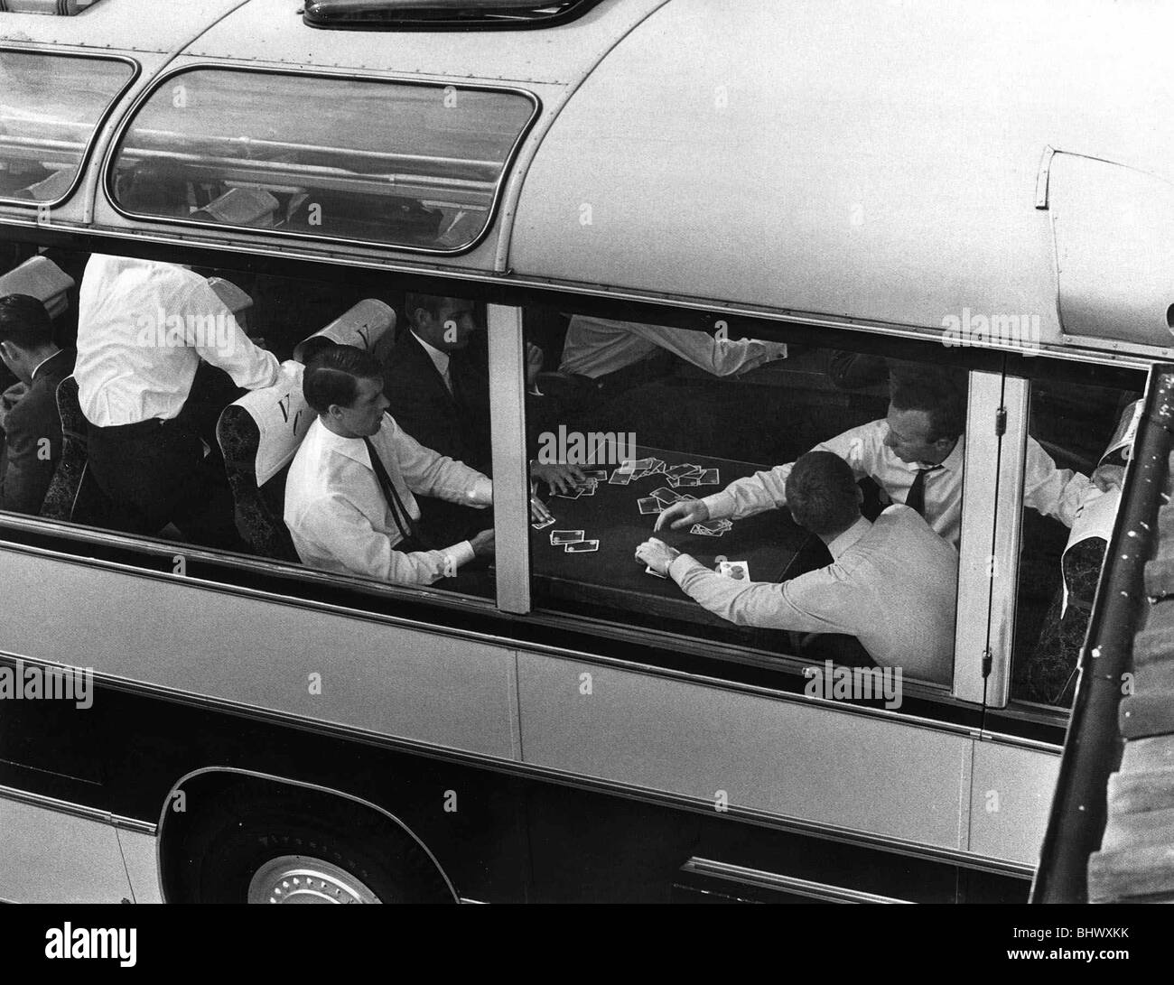England World Cup Football Team Playing Cards July 1966 Roger Hunt, Geoff Hurst, Nobby Stiles and Alan Ball play cards for money on the team coach Gambling Stock Photo