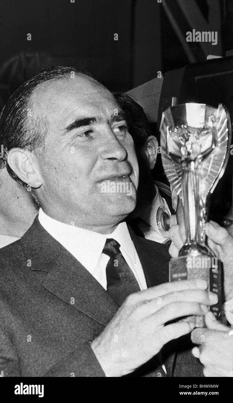 Sir Alf Ramsey England manager, Wearing suit and Tie holding world cup  trophy, the Jules Rimet 1966 DBase Stock Photo - Alamy