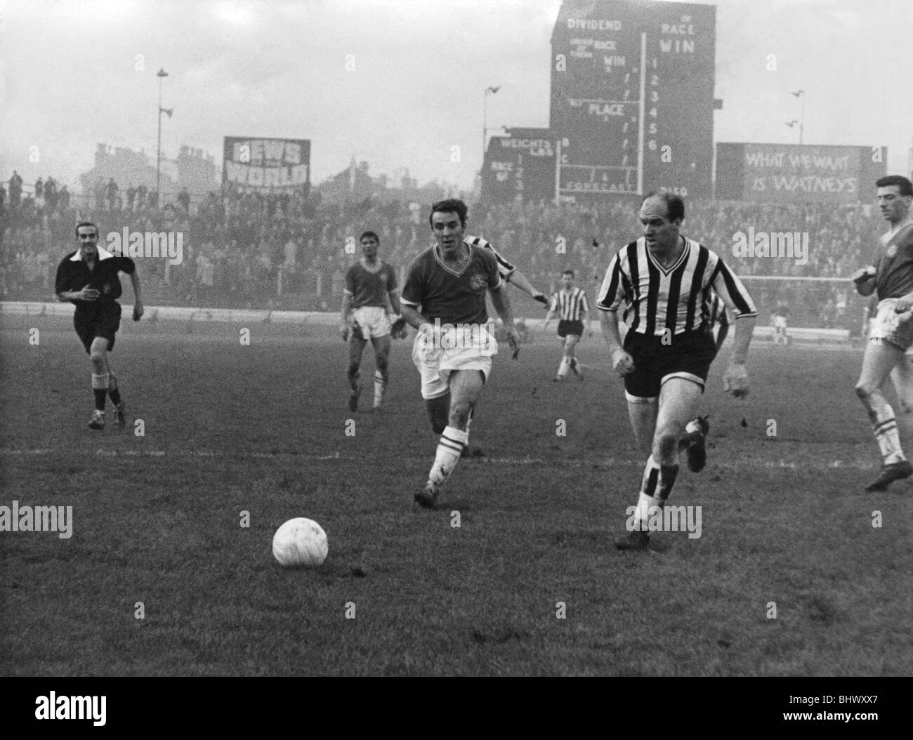 Jones Cheslea Newcastle. Young and old. A race for the ball when Greaves broke throught two Newcastle defenders with Jim Stock Photo