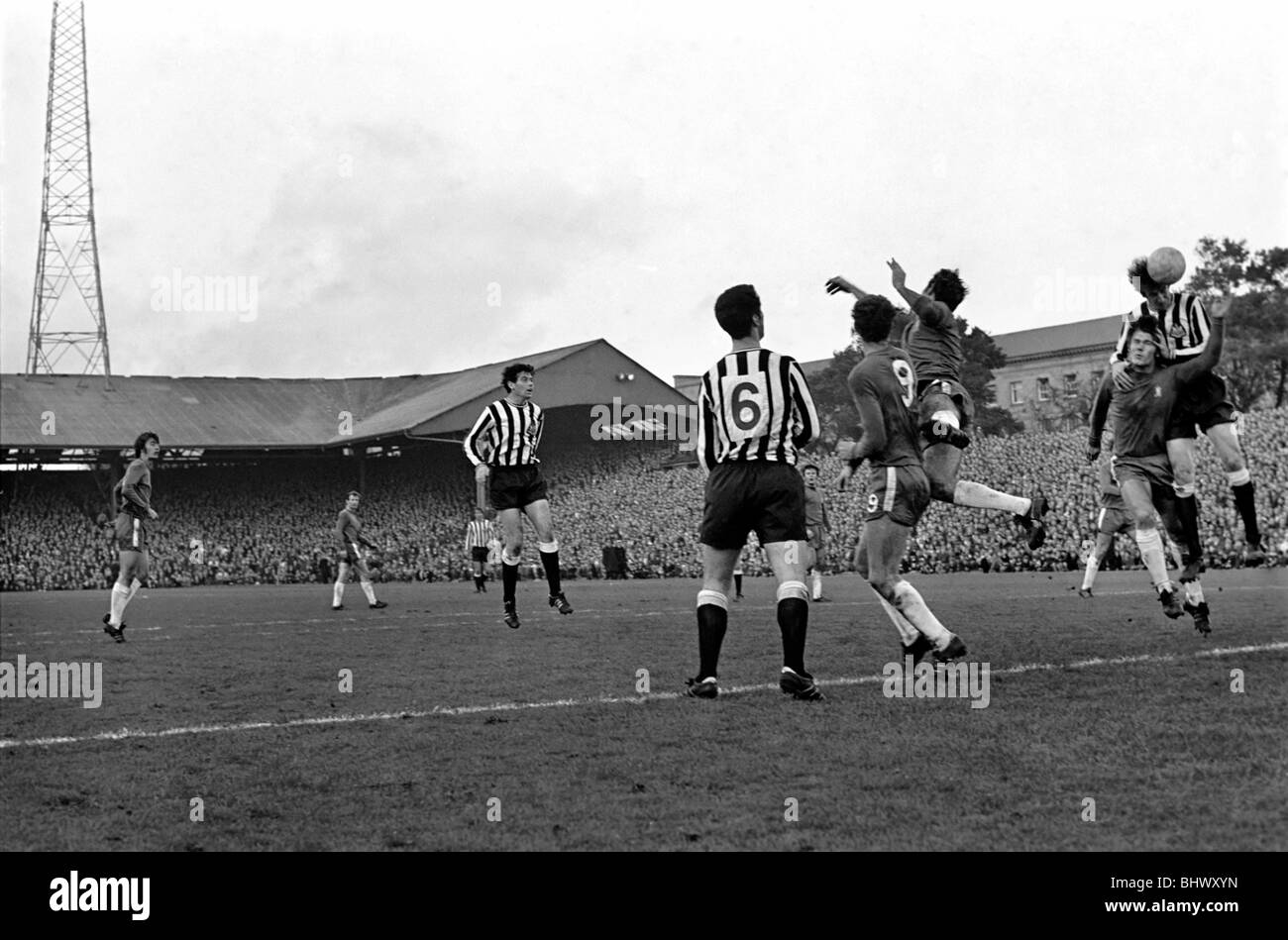 Sport: Football: Newcastle United v. Chelsea. Wynn Davies with hands on the face of David Webb, Chelsea center-half heads for Stock Photo