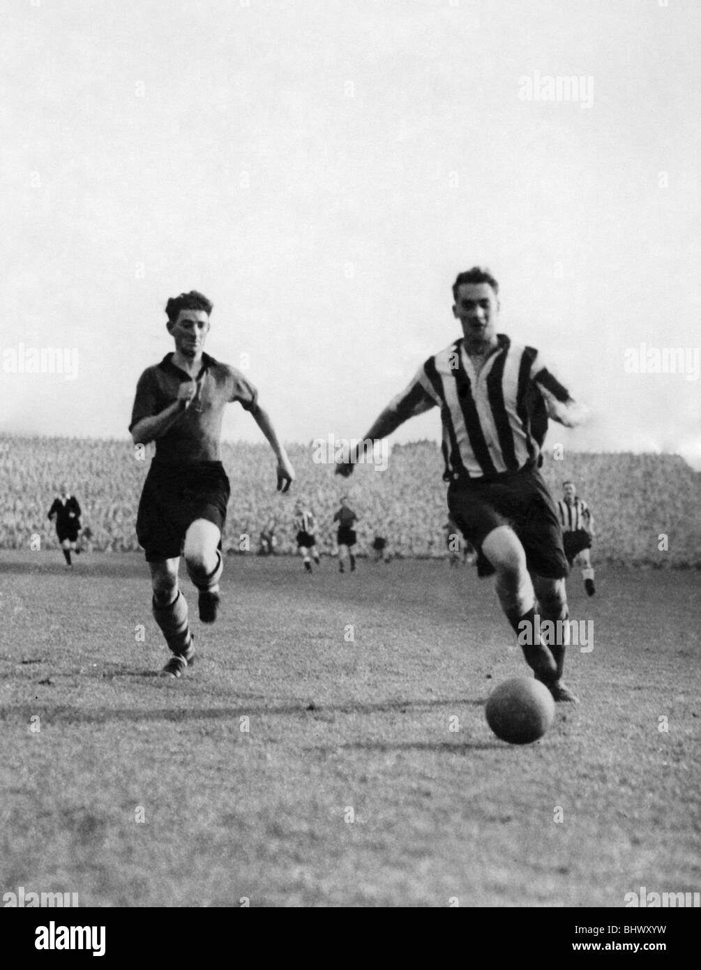 Here is Milburn about to score the first of his two great goals for Newcastle United against the Wolves. Pritchard was not fast Stock Photo