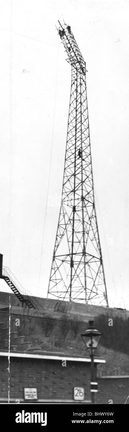 One of the new light pylons being built at St James Park 4 February 1958. In 1958 Newcastle replaced their low-level and inferior floodlighting system with four giant pylons at a cost of £40,000. They were to dominate the Tyneside skyline for almost 30 years. The construction of the 190ft high towers was big news in Newcastle. Stock Photo