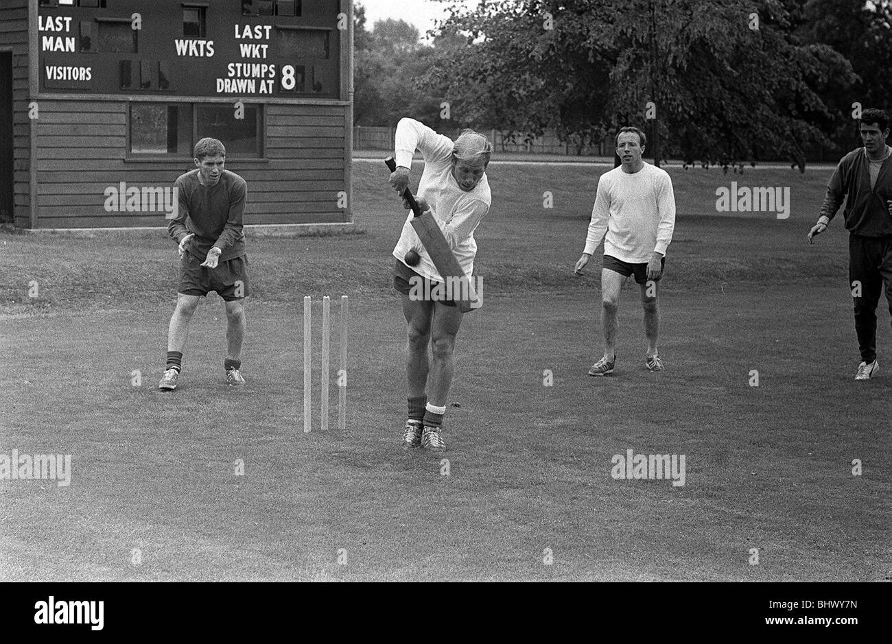 England World Cup players Bobby Charlton, Alan Ball and Nobby Stiles playing cricket July 1966 Stock Photo