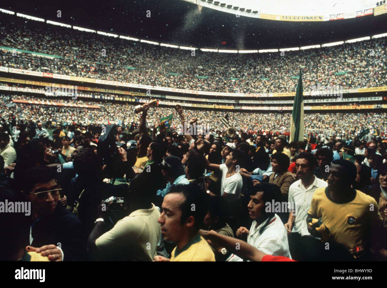 World Cup final 1970 Brazil 4 Italy 1 Brazilian fans celebrate victory in World Cup final1970 after the final whistle. Mexico Stock Photo