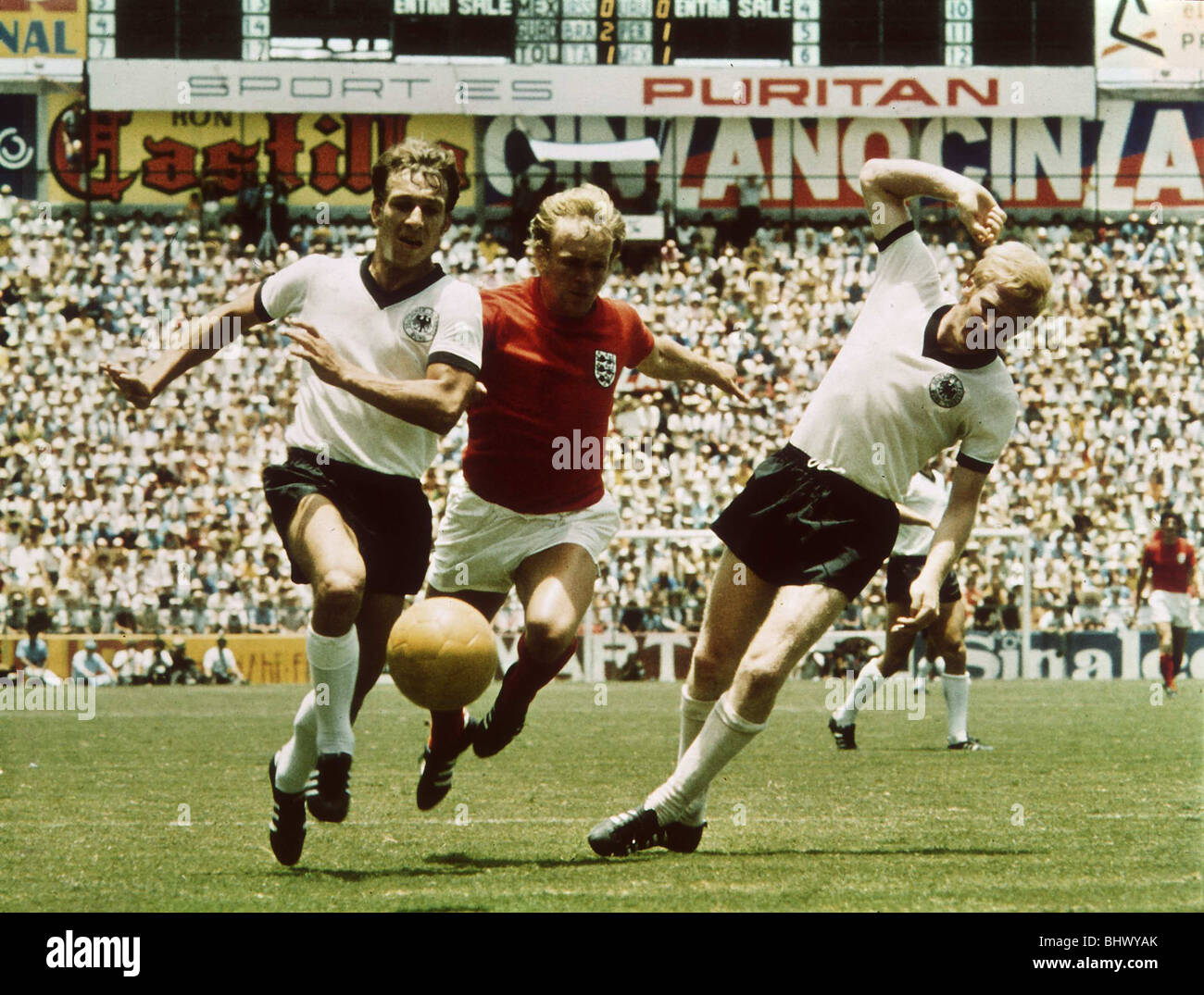 Football World Cup 1970 England 2 West Germany 3 after extra time Estadio Nou Camp, Le—n Francis Lee running between Schnellinger and Vogts Mexico Stock Photo