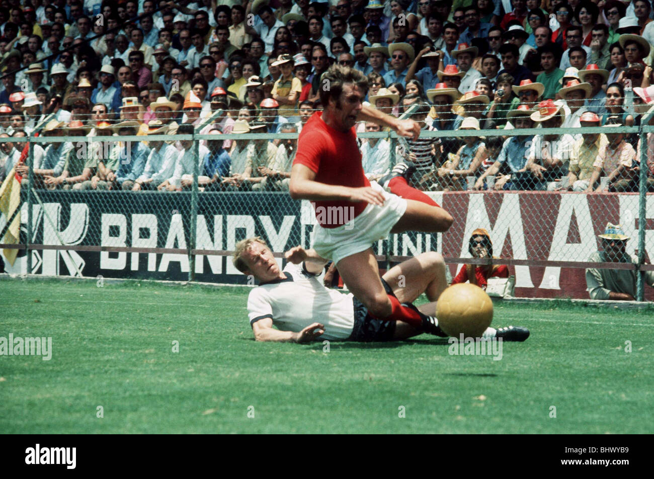 World Cup Quarter Final1970 England 2 West Germany 3 after extra time Estadio Nou Camp, Le—n Geoff Hurst endures a rough tackle Stock Photo