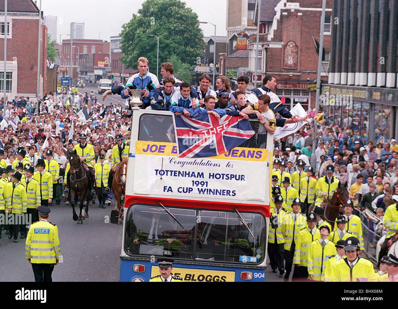 Tottenham Hotspur FA Cup Celebrations May 1991 players in an open top Bus  in North London parading the FA Cup Stock Photo - Alamy