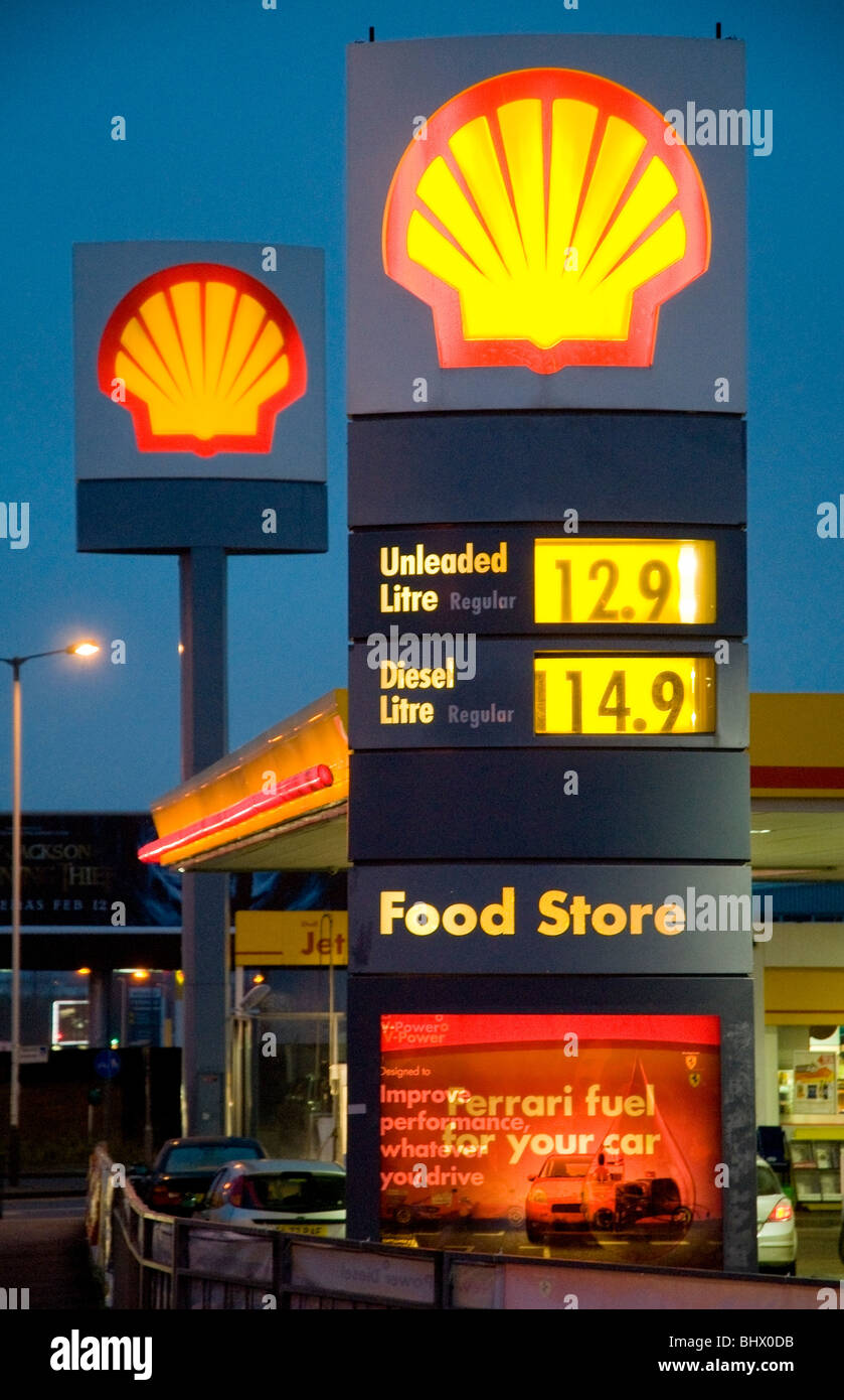 Shell garage hi-res stock photography and images - Alamy