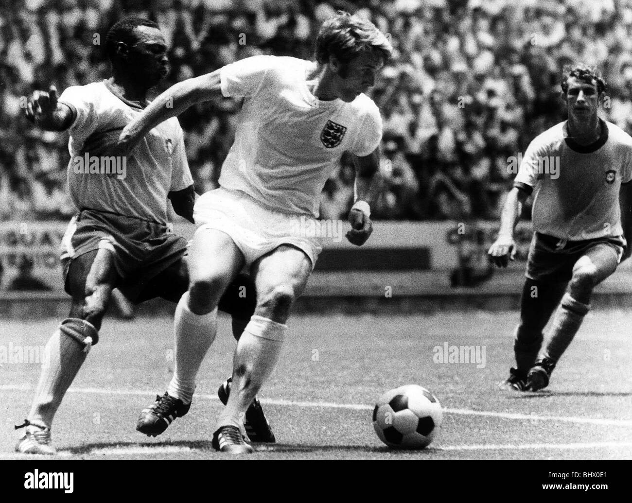 World Cup 1970 Group C England 0 Brazil 1 Goeff Hurst (centre)keeps possession as he holds off Everaldo of Brazil. Mexico Stock Photo