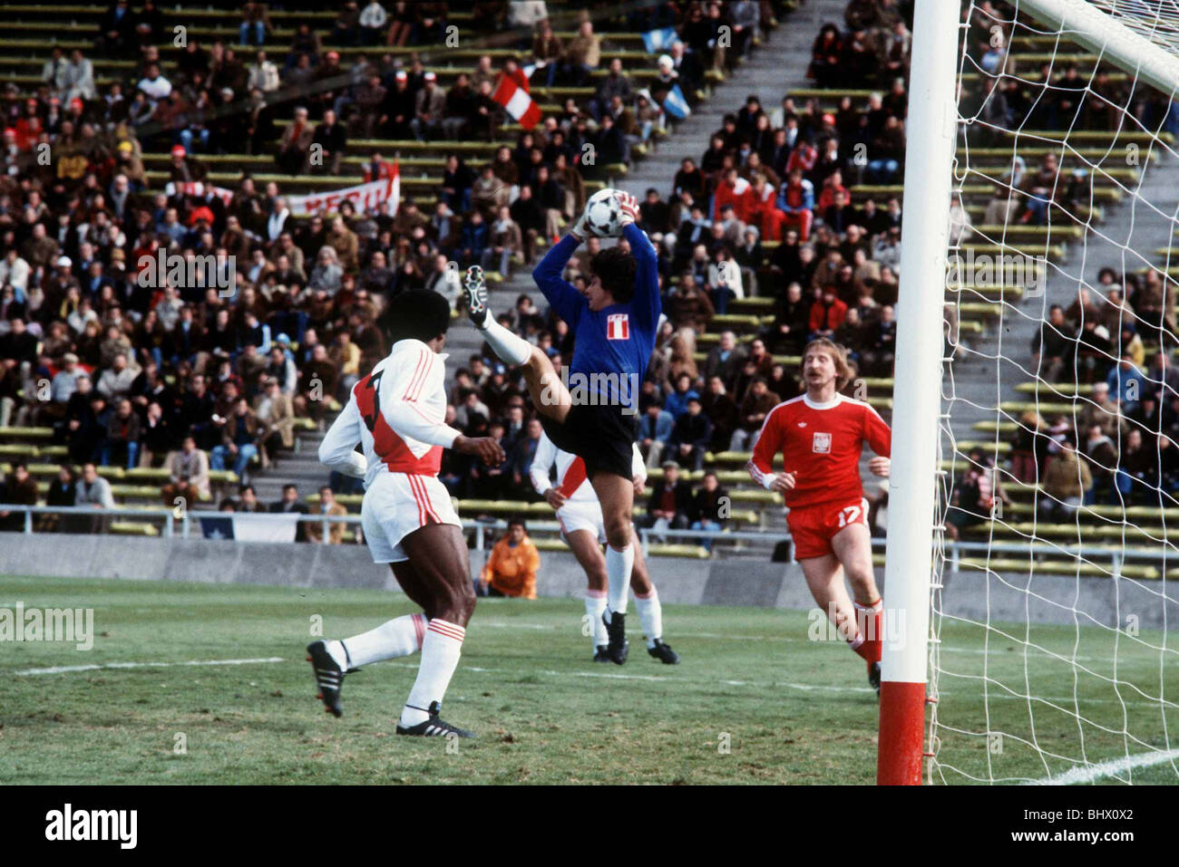 Peru V Poland World Cup 1978 Football Manzo Quiroga Peru Goalkeeper Making Save Szarmach Stock Photo Alamy