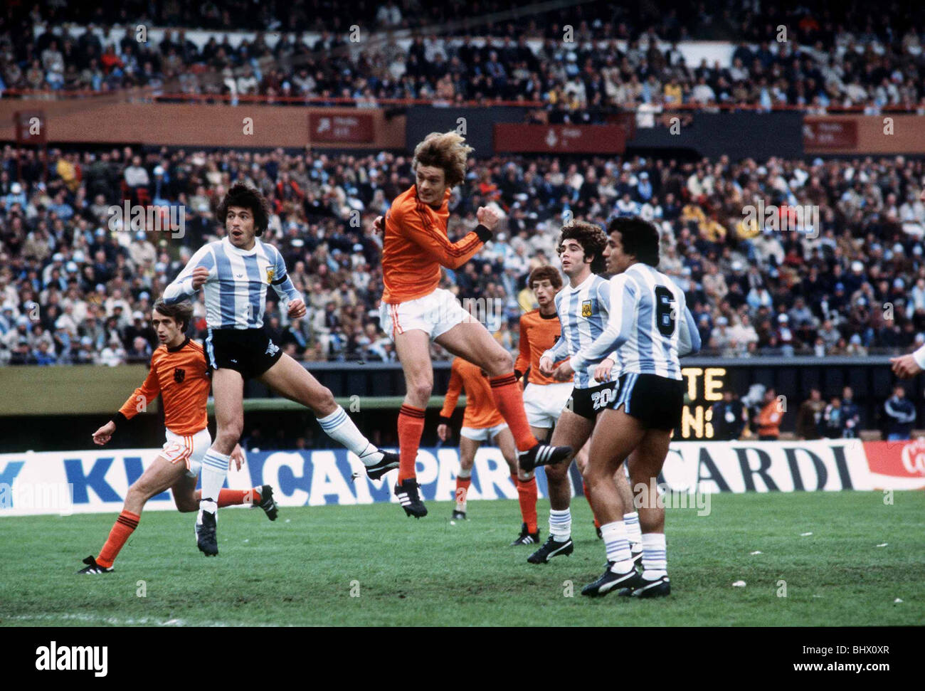 World Cup final 1978 Holland v Argentina football Johnny Rep in air centre, Passarella Stock Photo