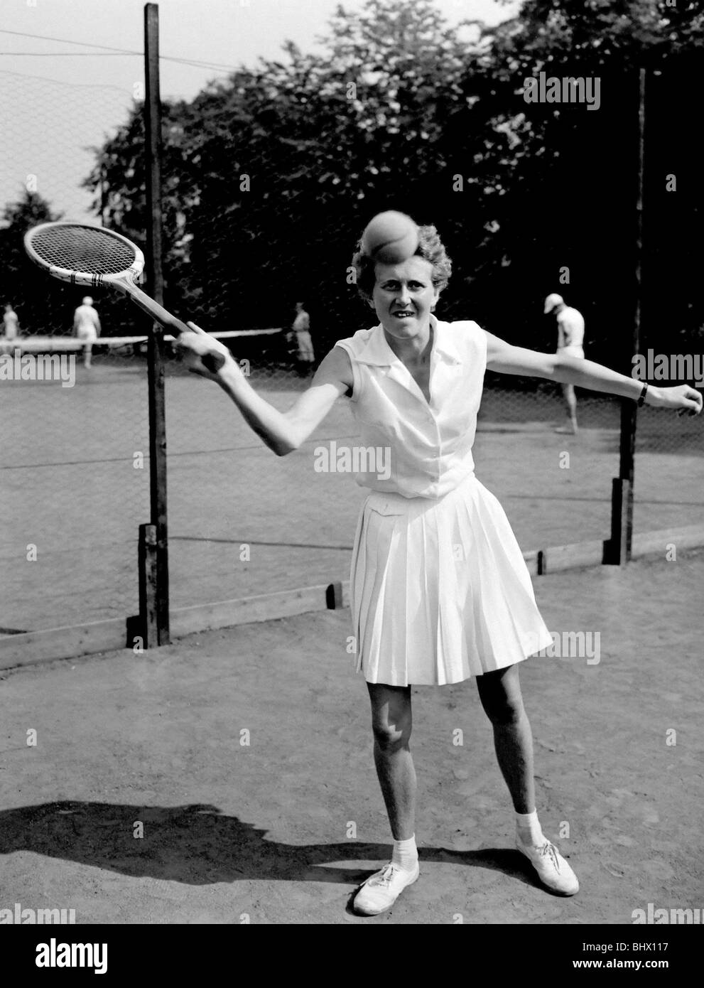 Tennis, woman 1950's hi-res stock photography and images - Alamy