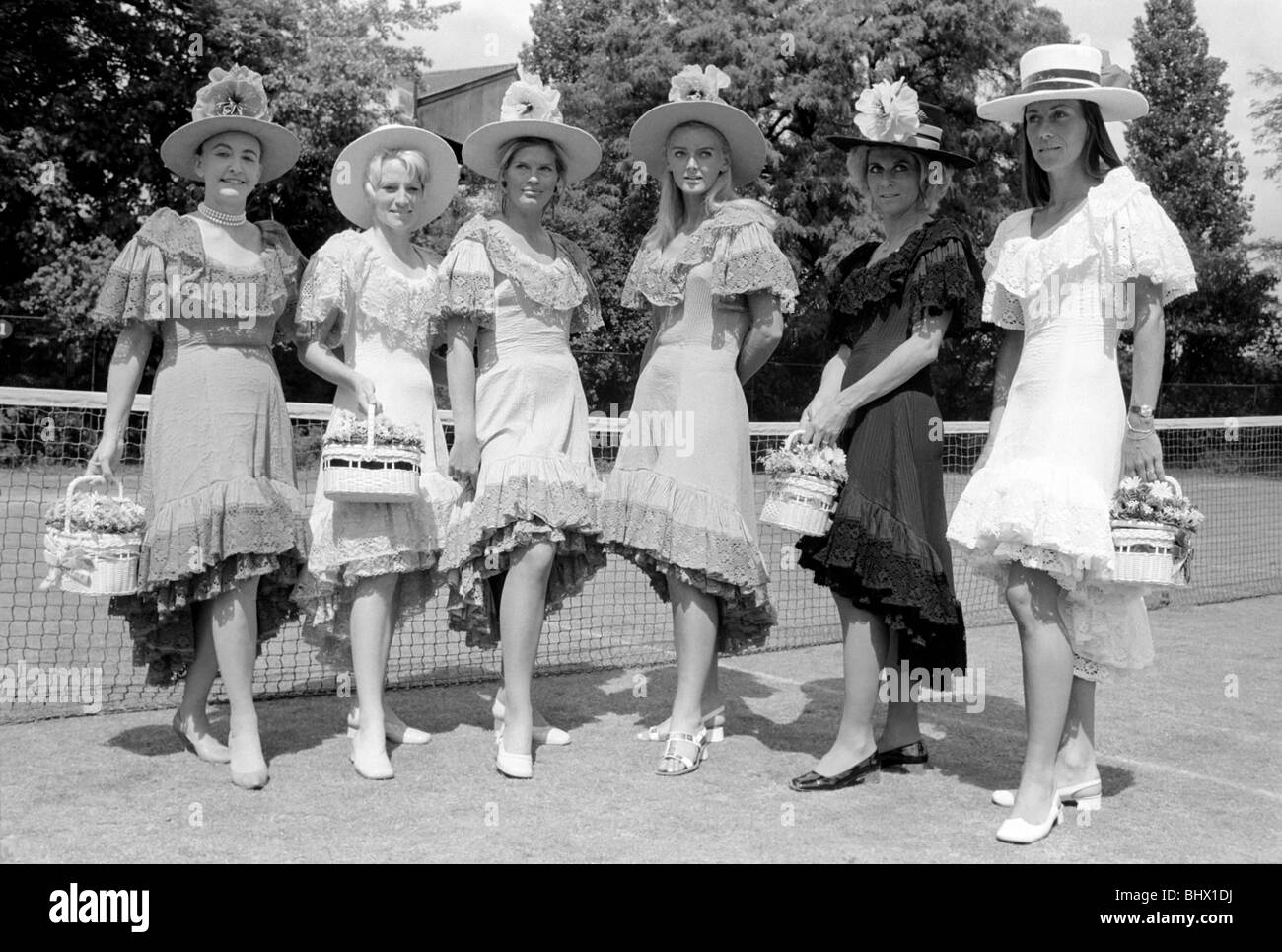 Pre Wimbledon fashion show at the Hurlingham Club. Apres tenis