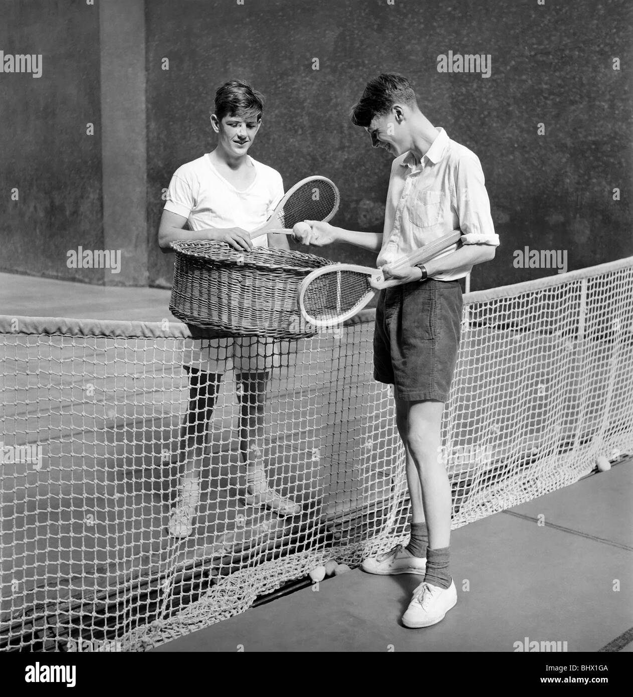 Sport: Real Tennis: Before Wimbledon and during the reign of Henry VIII  Real Tennis was invented. The game similar to tennis is Stock Photo - Alamy