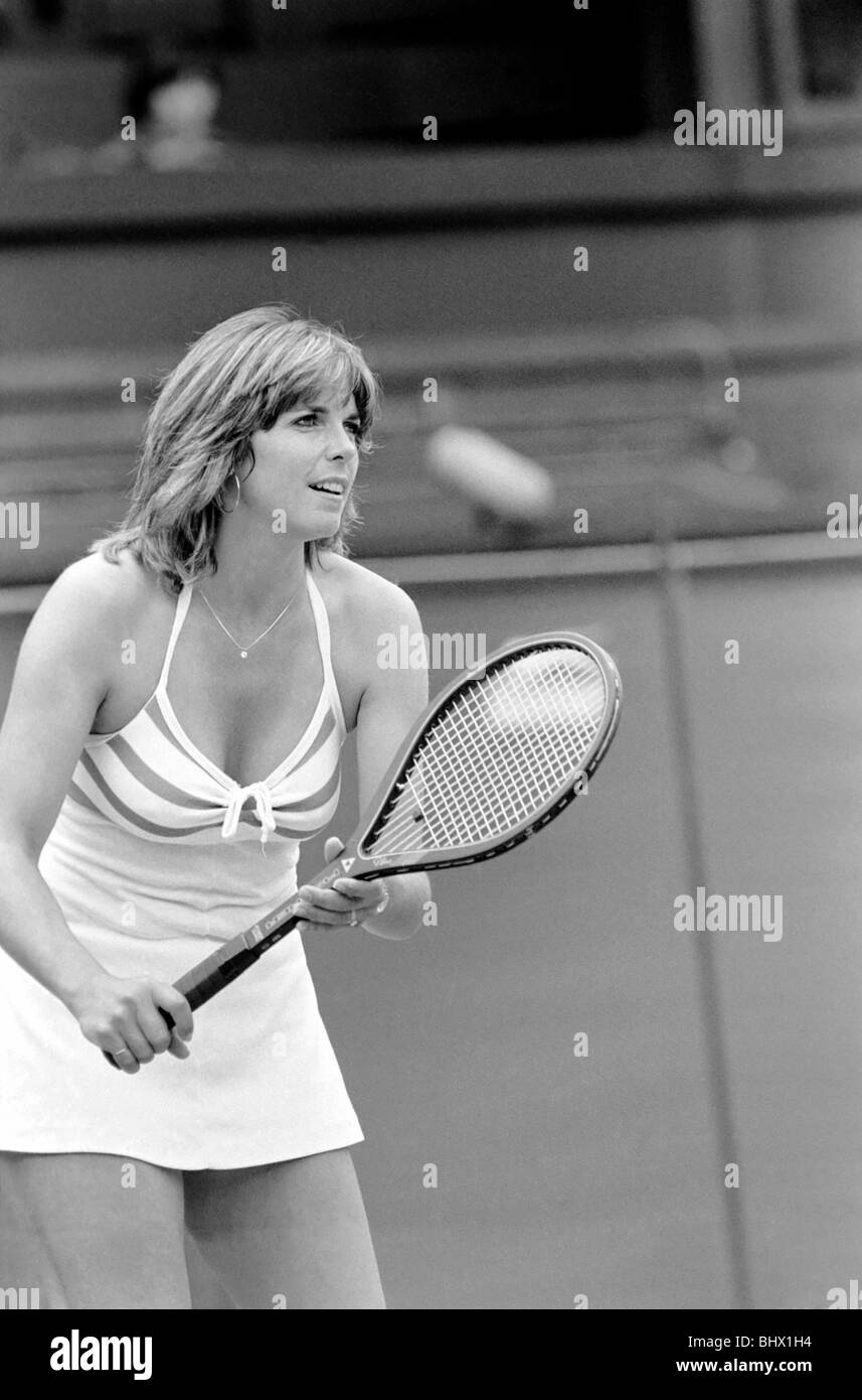Sue barker wimbledon hi-res stock photography and images - Alamy