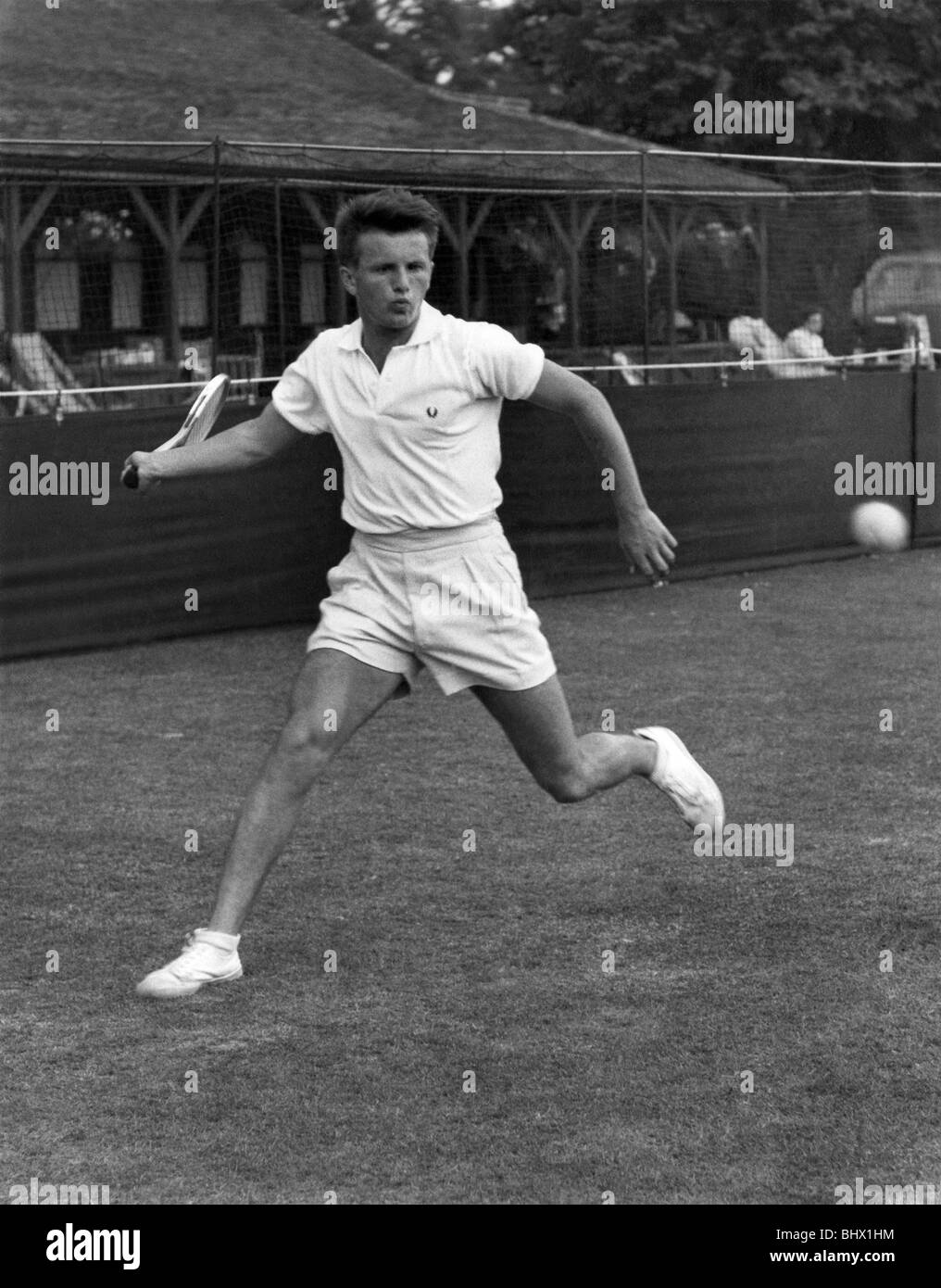 Russian youth player Andrei Potanin goes for a ball during a knock up at Beckenham this morning.  June 1958 Stock Photo