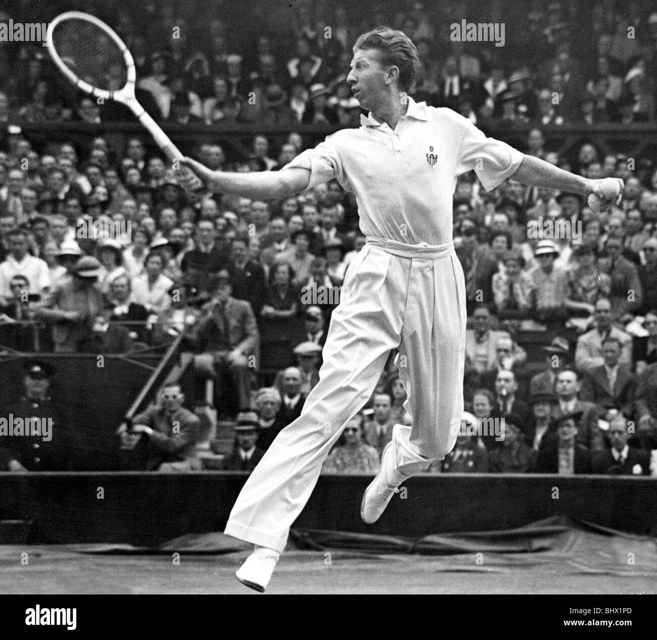 Don Budge Tennis Player in action at Wimbledon July 1938 Stock Photo