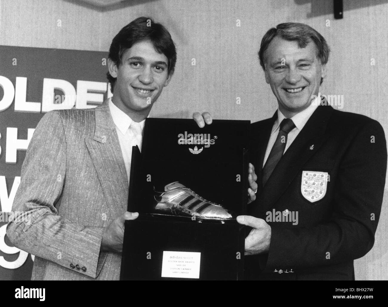 England Manager Bobby Robson presenters England player striker Gary Lineker with the Golden Boot award for top scorer in the 1986 World Cup, October 1986. Stock Photo