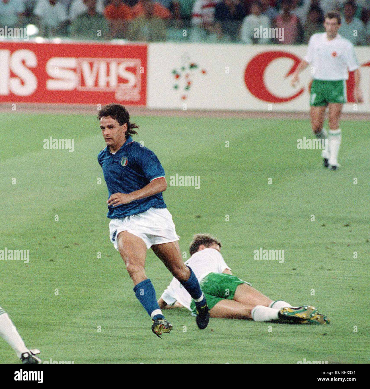 World Cup 1990 Quarter final Italy 1 Republic of Ireland 0 Italia 1 Eire 0 Roberto Baggio on a run ©Mirrorpix 2002 Stock Photo