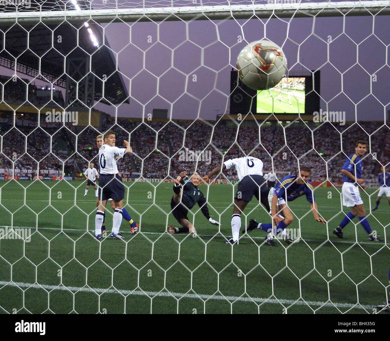 World Cup 2002 England 1 Sweden 1 Sol Campbell scoring the opening goal Stock Photo