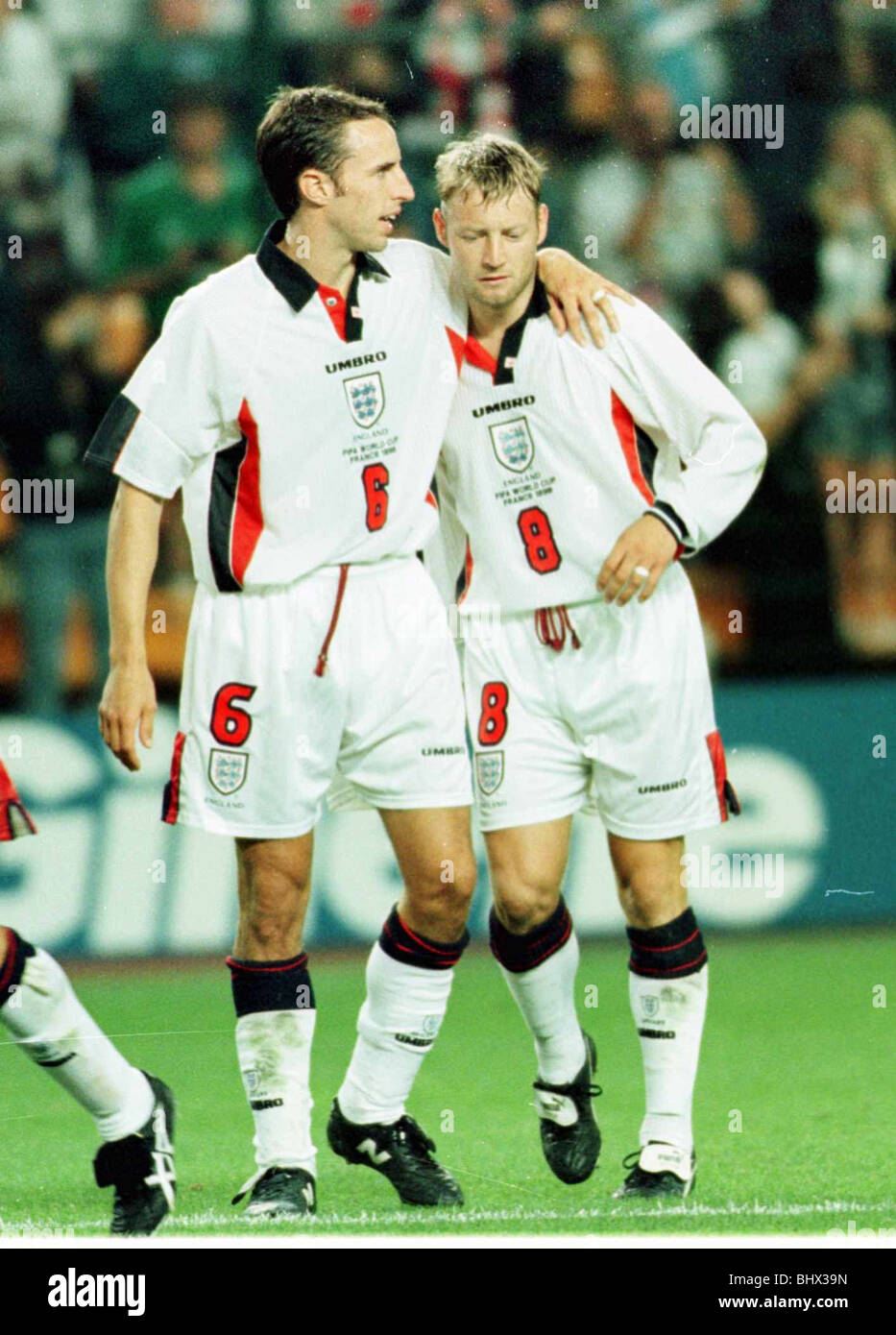 Gareth Southgate consoles David Batty at World Cup 1998 after his penalty miss lost England the game against Argentina in France Stock Photo