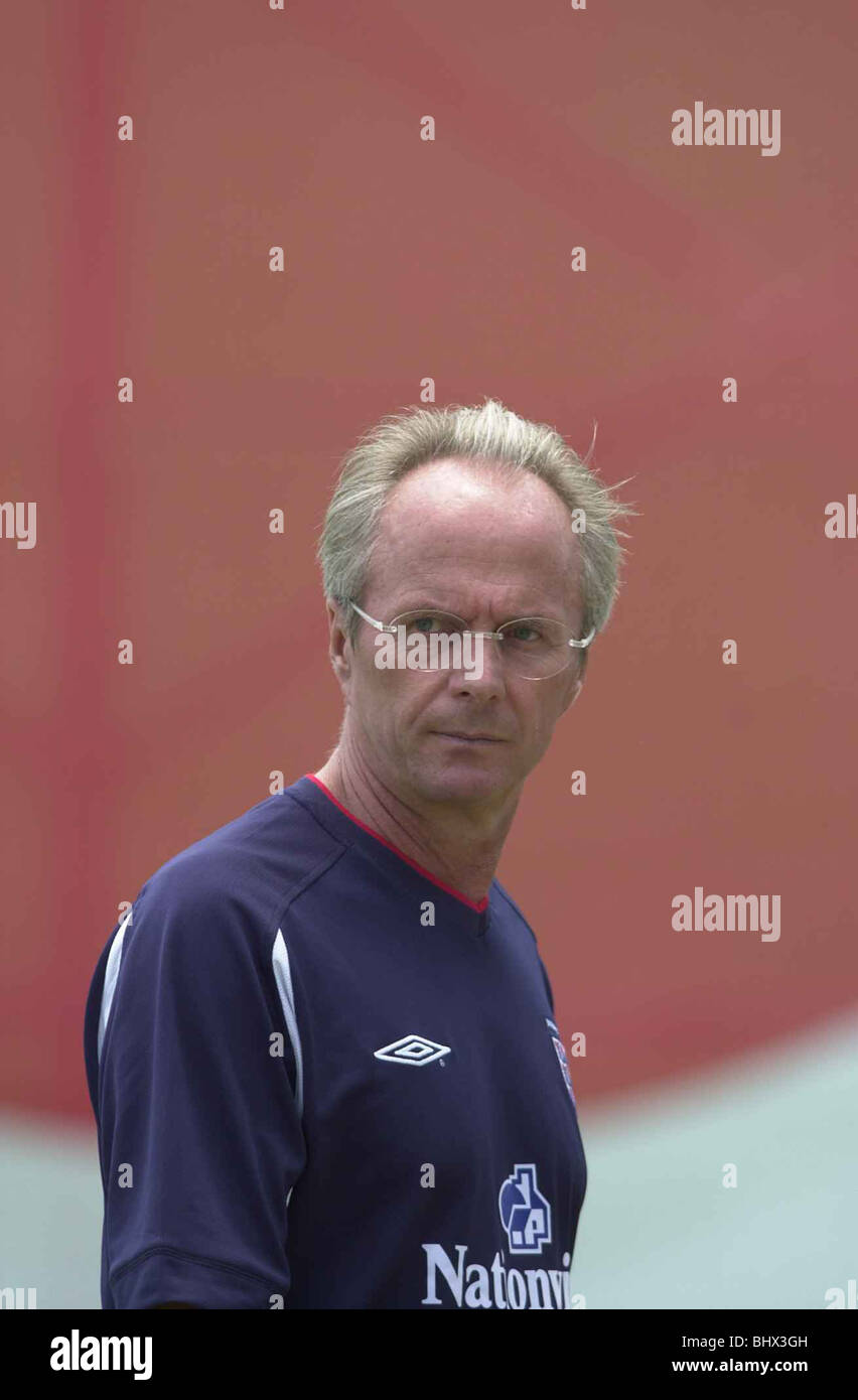 England World Cup squad training June 2002 in Awaji Island in Japan Sven Goran Eriksson during an England training session Stock Photo