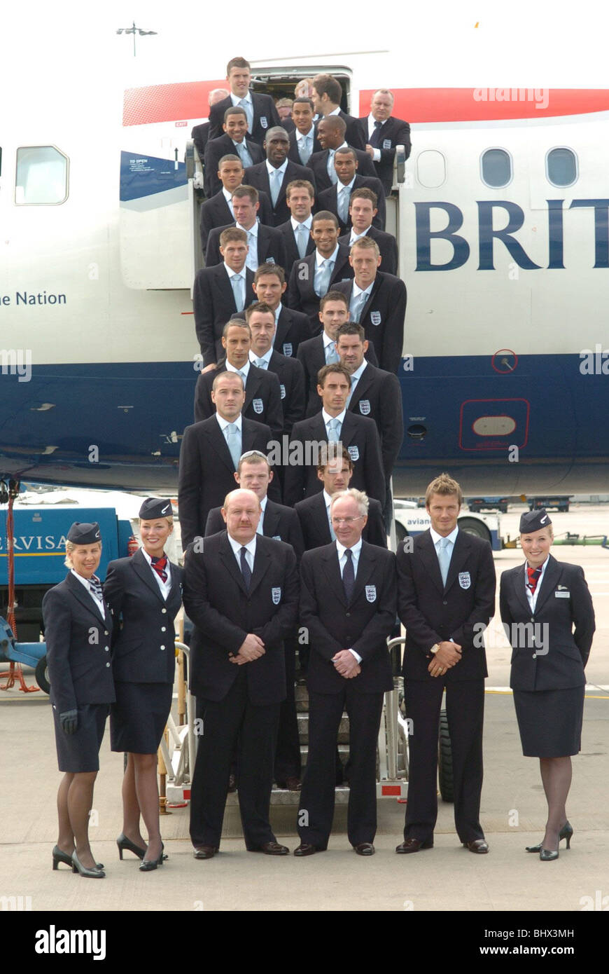 England football team leaving Luton airport on their way to Germany and the World Cup. June 2006 Stock Photo
