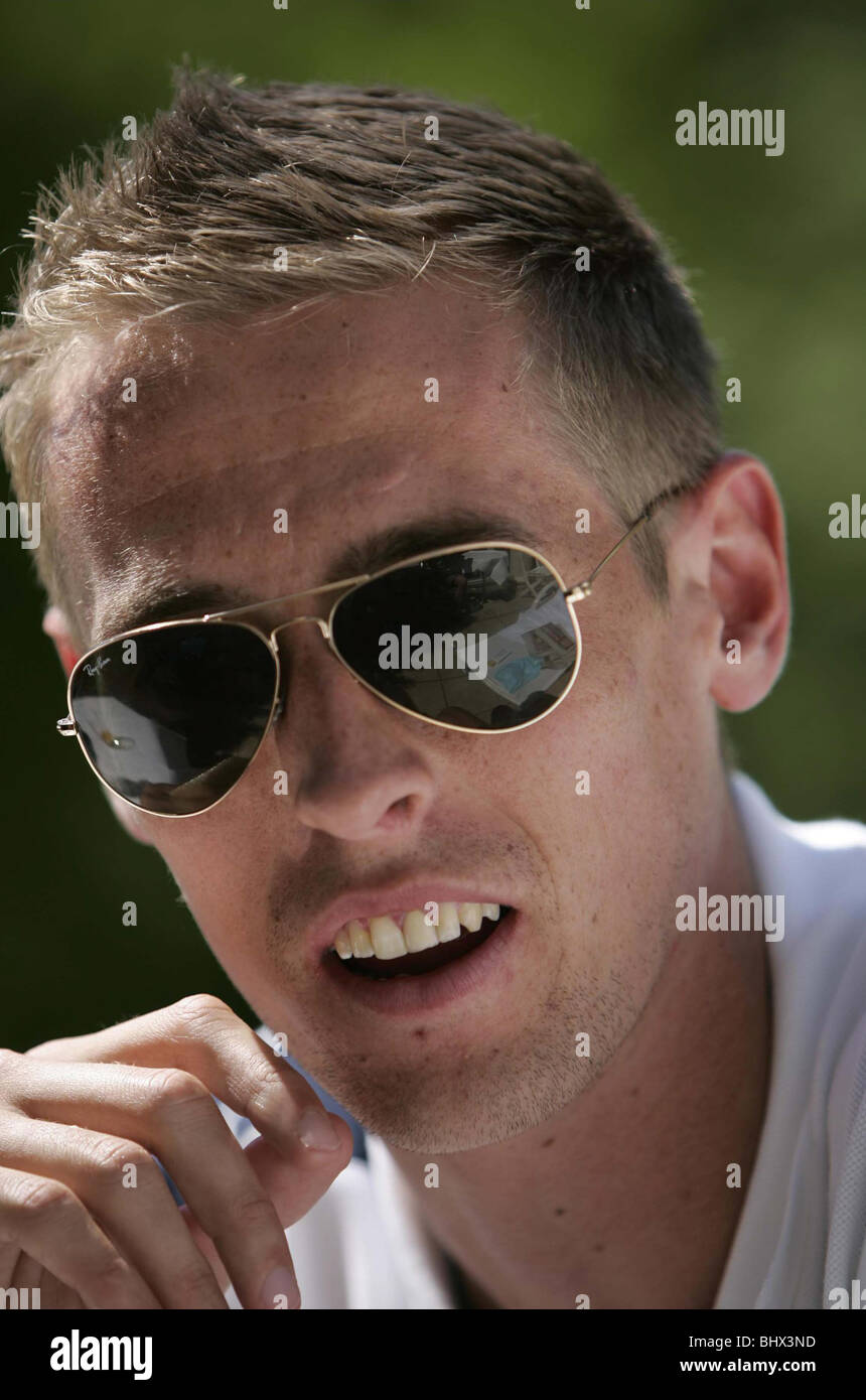 Peter crouch hi-res stock photography and images - Alamy
