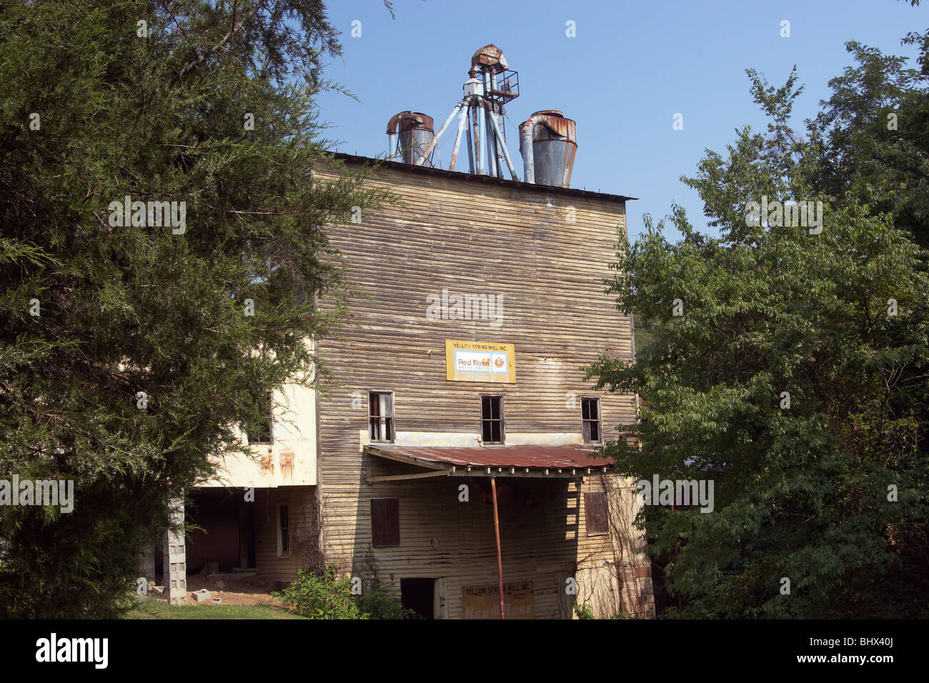 The abandoned Yellow Spring Mill, c. 18961898, in Yellow Spring, West