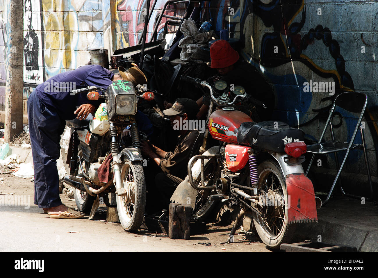 Curbside Motorbike mechanics Stock Photo