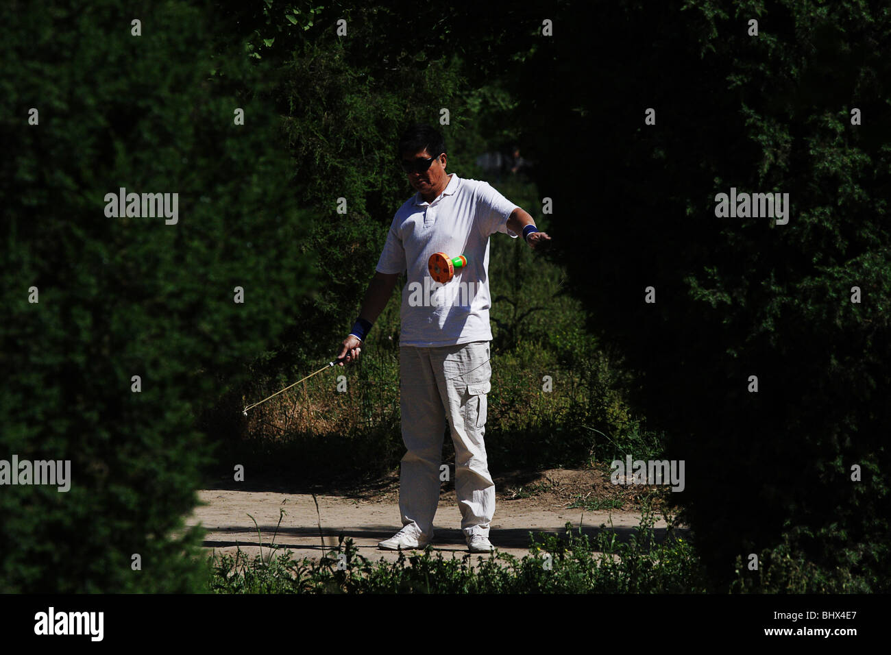 Chinese yoyo exercise in the park, Beijing Stock Photo