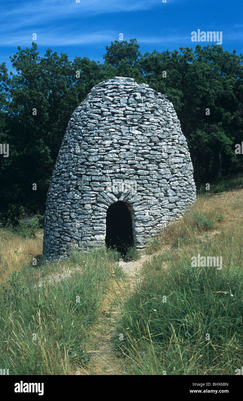 Vaulted Borie, Dry Stone Gallic Hut, Cone or Conical Cabanon, Luberon, Vaucluse, Provence, France Stock Photo