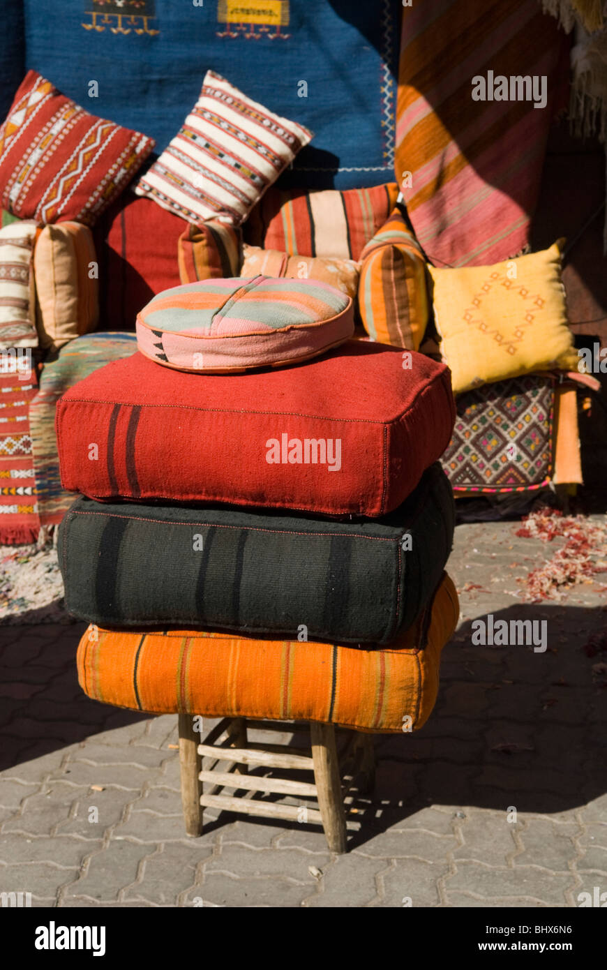 Souk marrakech textiles hi-res stock photography and images - Alamy